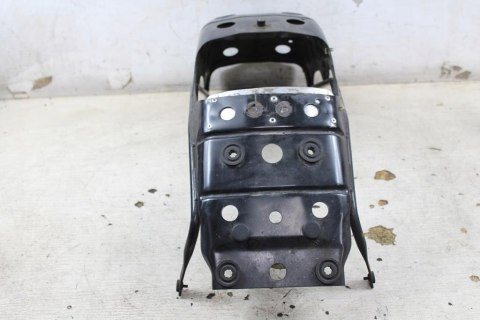 SUZUKI VL800 VOLUSIA INTRUDER STELAŻ UCHWYT BŁOTNIKA TYŁ TYLNEGO