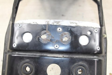 SUZUKI VL800 VOLUSIA INTRUDER STELAŻ UCHWYT BŁOTNIKA TYŁ TYLNEGO