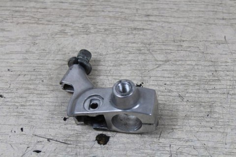 SUZUKI VL800 VOLUSIA INTRUDER UCHWYT LEWY KLAMKI SPRZĘGŁA