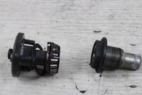 BMW R1200 RT K26 ŚRUBY WAHACZA TYŁ