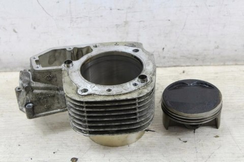BMW R1100 RS CYLINDER + TŁOK PRAWY 134728