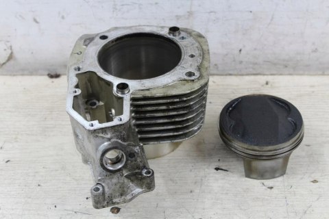BMW R1100 RS CYLINDER + TŁOK PRAWY 134728