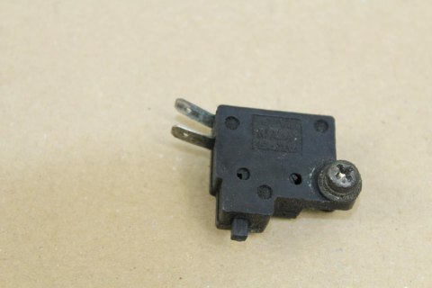 HONDA GL1200 GOLD WING CZUJNIK AUTOMAT ŚWIATŁA STOP HAMULCA PRZÓD