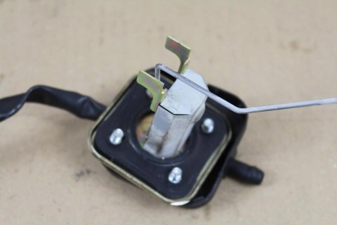 KAWASAKI VN1500 D CLASSIC PŁYWAK CZUJNIK ZBIORNIKA PALIWA