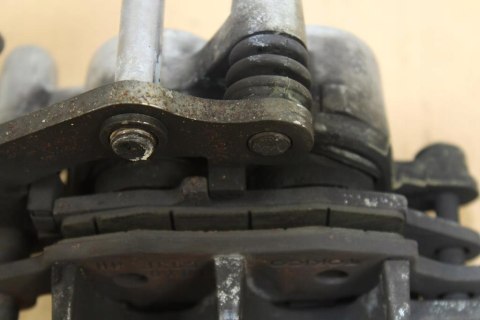 KAWASAKI VN1500 D CLASSIC ZACISK HAMULCOWY PRZÓD LEWY