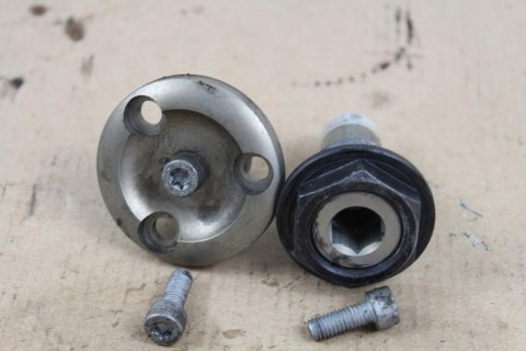 BMW K1300 S K1300S ŚRUBY WAHACZA TYŁ