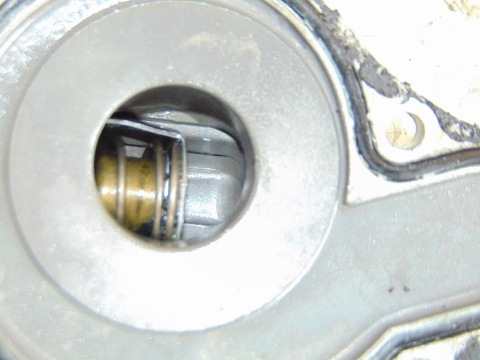 SUZUKI VX800 POKRYWA POMPY WODY + TERMOSTAT