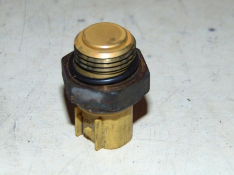 SUZUKI AN400 K1 BURGMAN CZUJNIK WENTYLATORA TEMPER