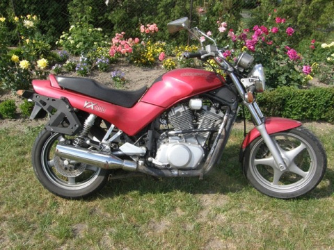 SUZUKI VX800 SET PODNÓŻEK PRAWY TYŁ