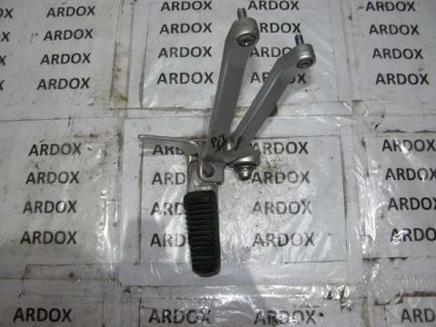 SUZUKI VX800 SET PODNÓŻEK PRAWY TYŁ