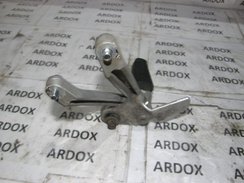 SUZUKI VX800 SET PODNÓŻEK PRAWY TYŁ