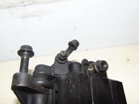 HONDA CBR1000F SC21 ZACISK HAMULCOWY PRAWY PRZÓD