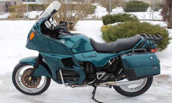 BMW K1100 LT: Ewolucja Luksusu i Triumf 